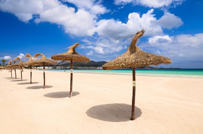 Fly direkte til Mallorca for kun 498,- og kombiner med 3-stjernet fra 960,- i 8 dage Fly direkte til Mallorca for kun 498,- og kombiner med 3-stjernet fra 960,- i 8 dage