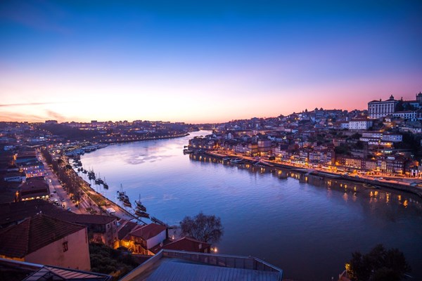 Direkte fly til Porto i fx september inklusiv centralt 3-stjernet hotel i 4 dage til en samlet pris på kun 941,-