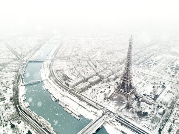 Paris dækket i sne