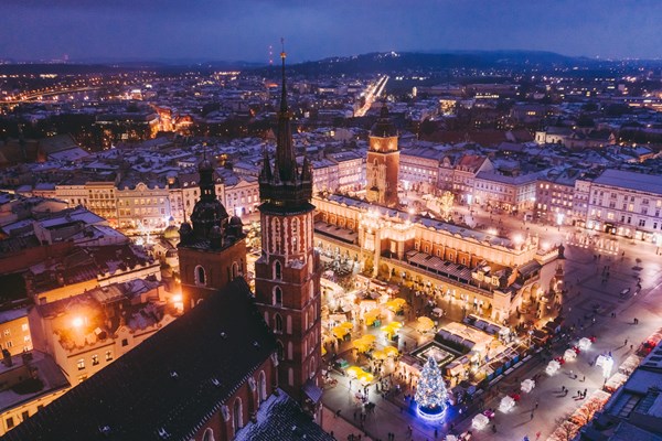 Oversigtsbillede af Krakow by, med julemarked i centrum